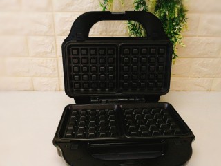 26、双色华夫饼,加热好上下刷上一层油