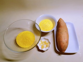 2、小米红薯粥,食材准备好