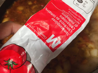 9、大块牛肉罗宋汤,加盐，黑胡椒，番茄酱调味，番茄膏调色