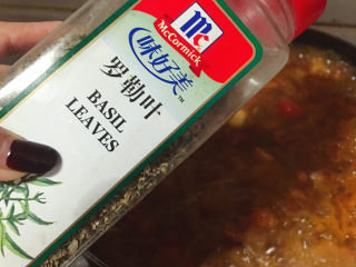 10、大块牛肉罗宋汤,加少许罗勒叶