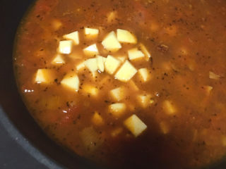 13、大块牛肉罗宋汤,加入土豆