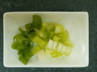 5、皮蛋瘦肉粥,切点葱花