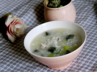 18、皮蛋瘦肉粥,粥好了，开喝吧，营养美味
