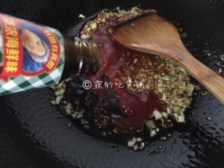 11、福州荔枝肉,蚝油，再加醋和白糖，炒匀。