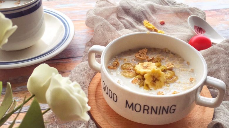 辅食10M：香蕉牛奶燕麦粥
