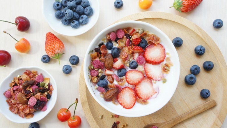 缤纷元气早餐～～酸奶蜂蜜鲜果麦片