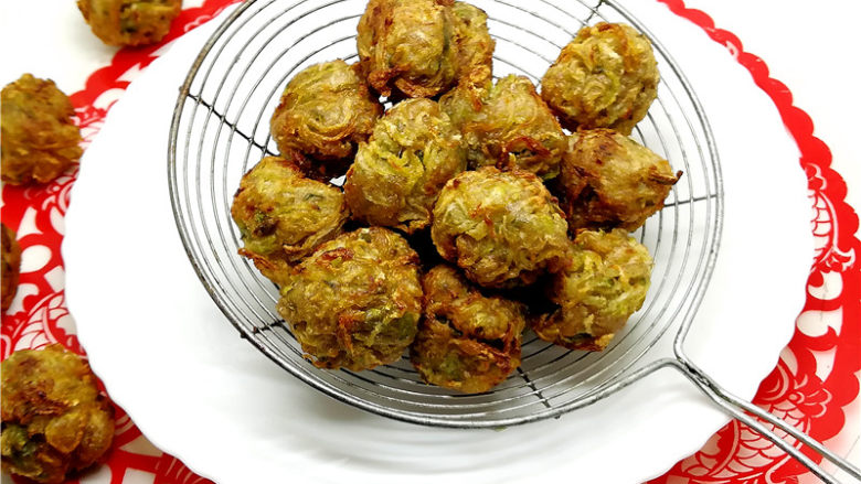 外酥内软的油炸青萝卜丸子