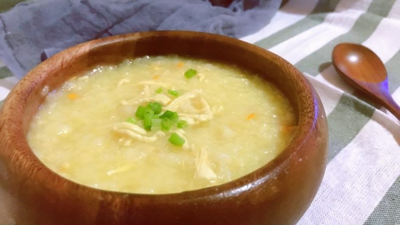 电饭煲+蘑菇鸡丝暖胃粥