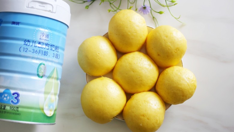 蓬松暄软的奶香胡萝卜馒头