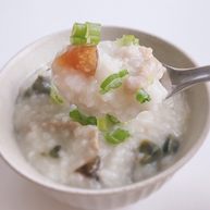 暖胃皮蛋瘦肉粥