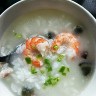 皮蛋瘦肉海鲜粥