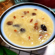 银耳小米粥-红枣银耳小米粥