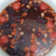 莲子枸杞花生红栆汤甜蜜美味