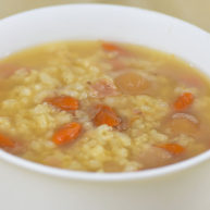 养血安神，滋补肝肾的桂圆玫瑰粥