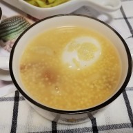 鸡蛋小米粥