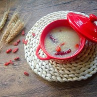 【养生粥】小米红枣枸杞粥