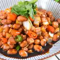 老醋花生这样做、酸甜适口又酥脆、简单好学