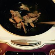 电饭锅版香菇鱿鱼尾骨汤