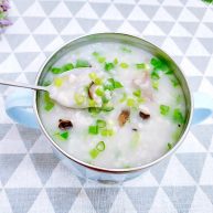 香菇腊肉蔬菜粥