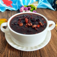 养生良方:黑芝麻黑豆核桃粥