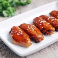 红烧鸡翅 家宴上不可缺席的一道美味 红亮诱人的秘诀在于糖色