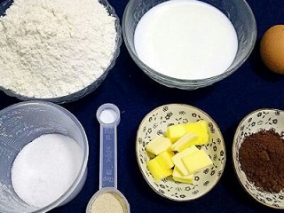 1、可可麻薯软欧包,准备好面包所需要的材料