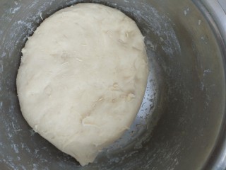 4、全麦面包,这个是揉好的面团