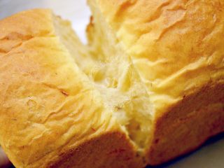 25、超详细步骤教你直接法无敌松软全麦肉松吐司,掰开检查组织，会有这样成片的面包组织就可以了哦~ 