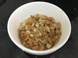 9、广式烧卖～腊味与海味的完美结合,盛出备用