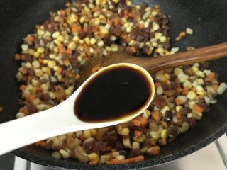 17、广式烧卖～腊味与海味的完美结合,2勺酱油