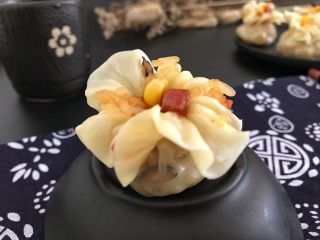 26、广式烧卖～腊味与海味的完美结合,腊肠的香甜和海味的鲜美，简直好吃到没朋友，得瑟地说一句：比外面卖的好吃多了！????