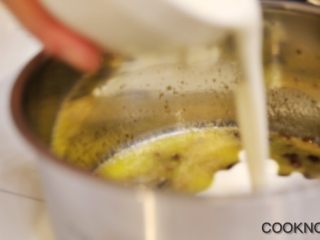 20、太妃糖酱无花果蛋糕,倒入鲜奶油