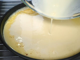 8、浅湘食光&荷兰松饼,全部倒入黄油中准备入烤箱