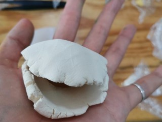 8、卡通凤梨酥,如此中间放夹心捏匀