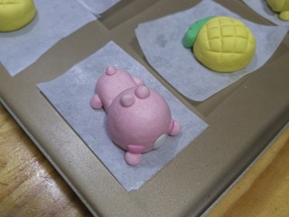 12、卡通凤梨酥,小粉熊