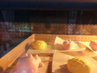 13、卡通凤梨酥,120℃_18分钟