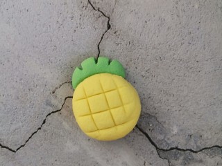 15、卡通凤梨酥,菠萝