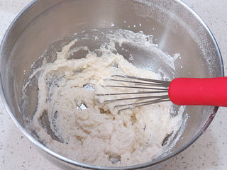 5、低调的奢华~【巧克力奶油生日蛋糕】,翻拌均匀