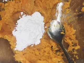 6、超Q弹的手工芋圆,同上，先加糖粉，再加木薯粉