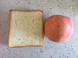 1、吐司苹果派,准备好材料