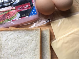 1、芝士吐司卷,准备食材