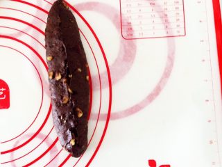 9、巧克力坚果软欧,收好口子