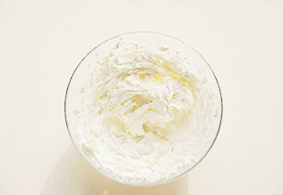 13、超级流行的爆款面包【奶酪包】 ,奶油奶酪室温软化后用电动打蛋器顺滑；