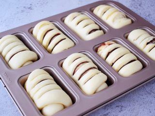 13、面包豆沙卷,  再次发酵两倍大左右