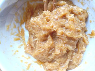 10、鸡肉蔬菜饼汉堡,搅打上劲,腌制10分钟