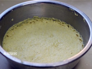 6、玉米面发糕,大约发酵一小时，面糊醒发两倍大小