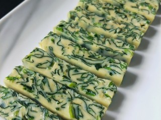 12、菠菜鸡蛋糕,口感软嫩，营养丰富，老少皆宜。