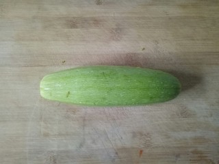 4、玉米渣煎饼,荀瓜冲洗干净