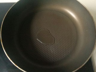 13、玉米渣煎饼,平底锅倒入适量色拉油