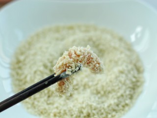 10、香酥炸鸡柳,再到面包糠里打个滚粘满面包糠